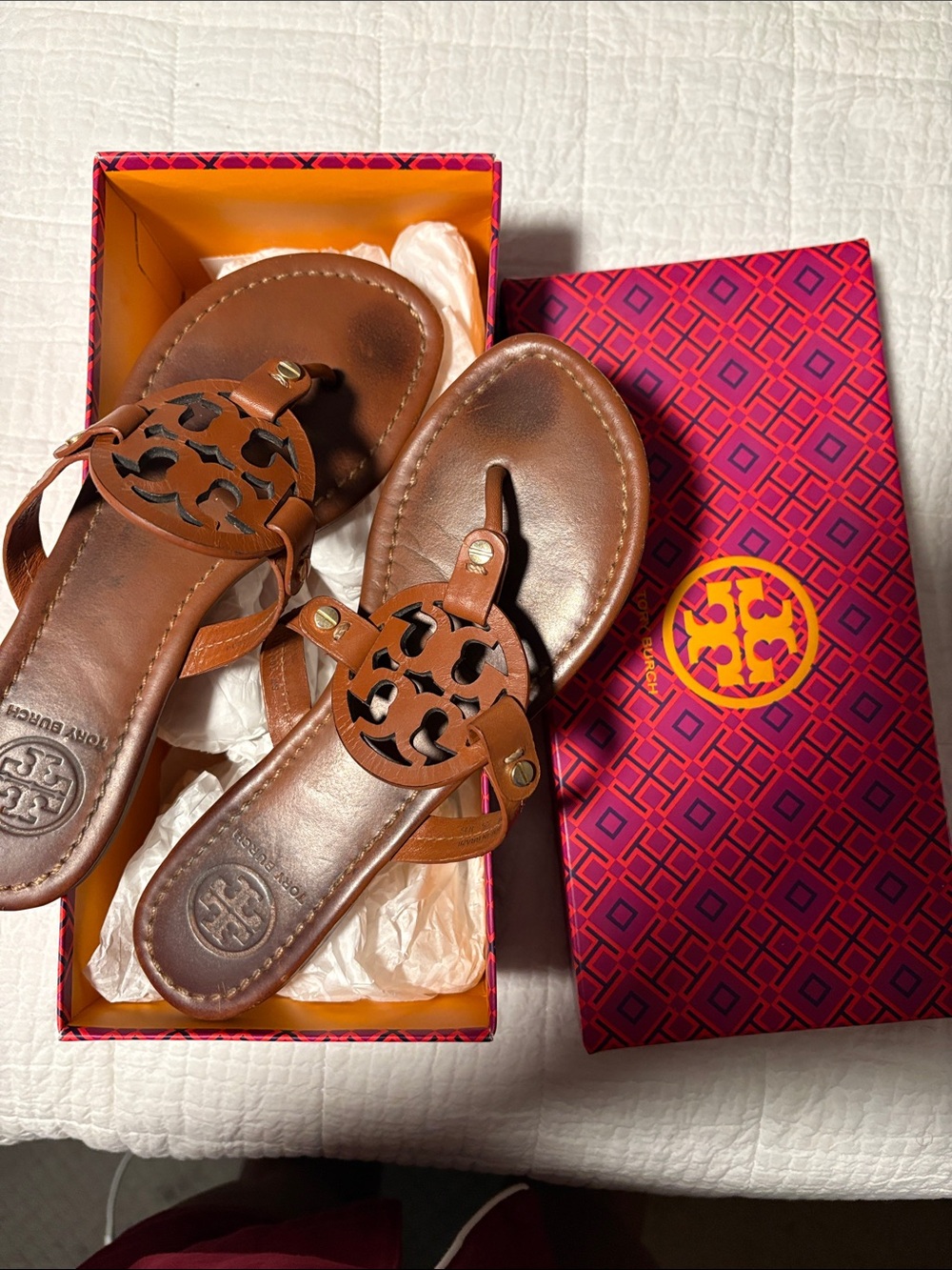 Tory Burch Miller -Veg Leather Brown Logo-Emblem Leather Thong Sandals